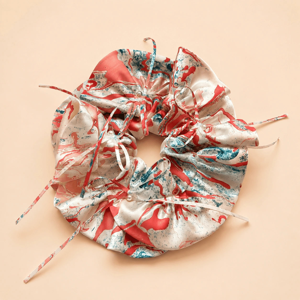 Marble lacquer silk scrunchie - Rose Marble (lifestyle)