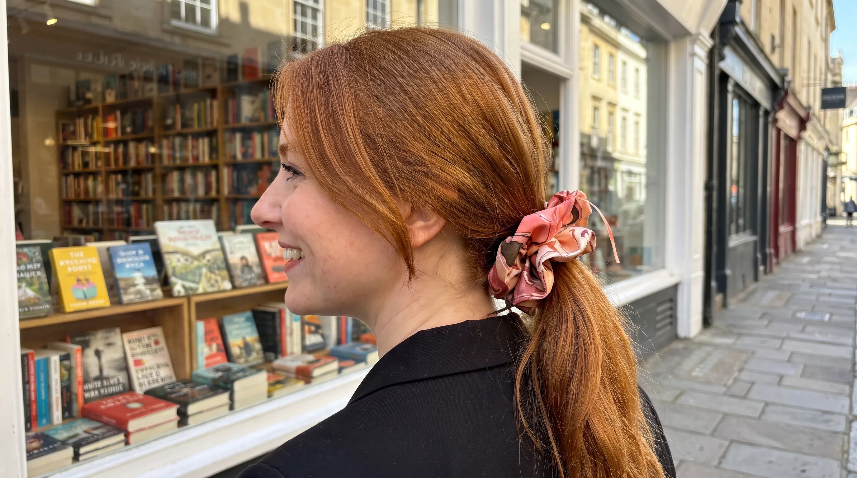 Traditional Chinese Lacquer Art Pearl Scrunchie — Coral Flame