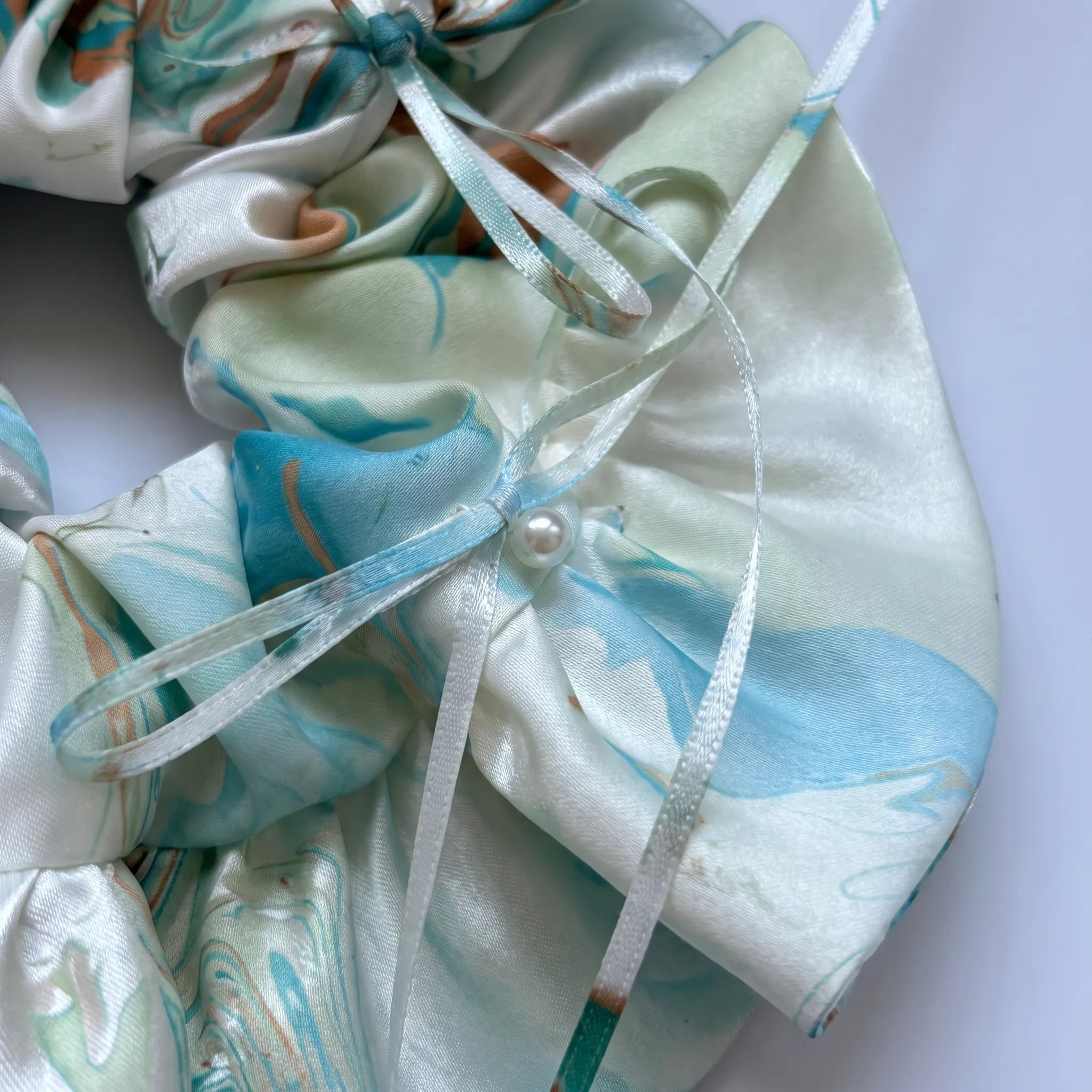 Traditional Chinese Lacquer Art Pearl Scrunchie — Ocean & Sand