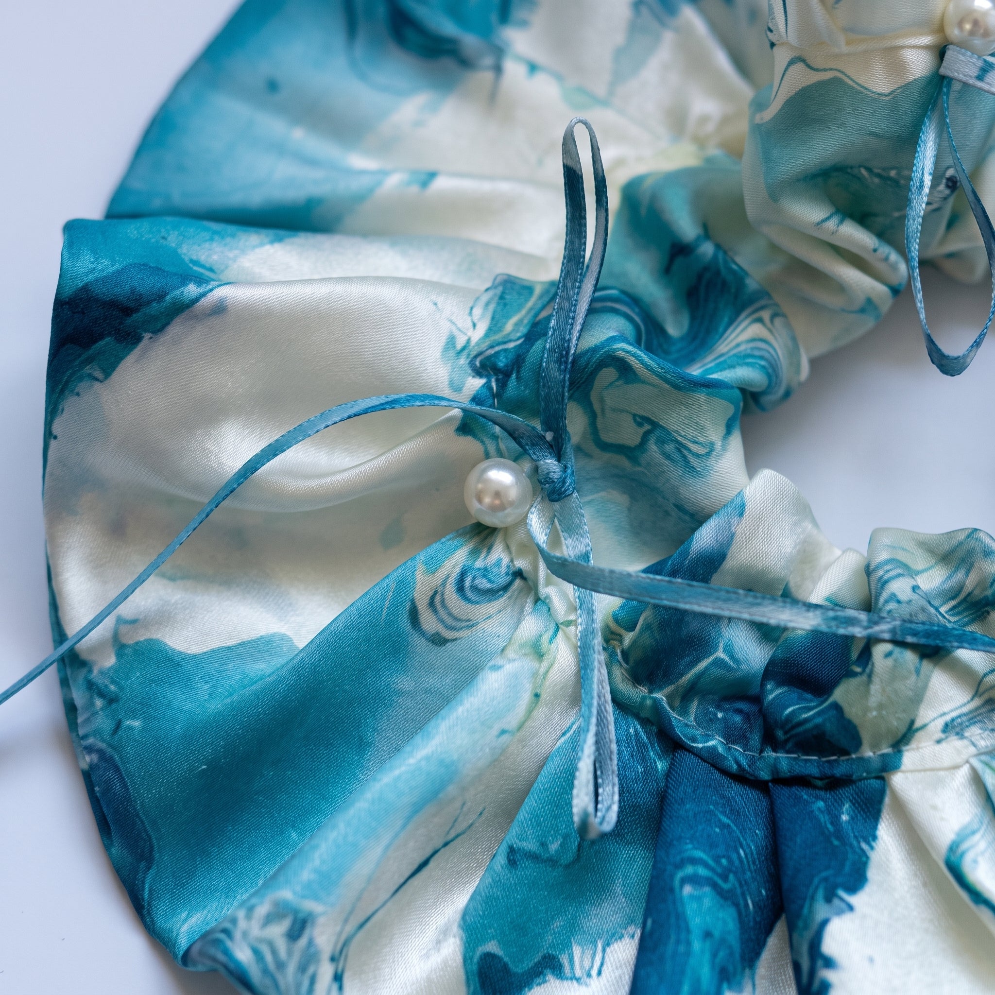 Traditional Chinese Lacquer Art Pearl Scrunchie — Teal & White Wave